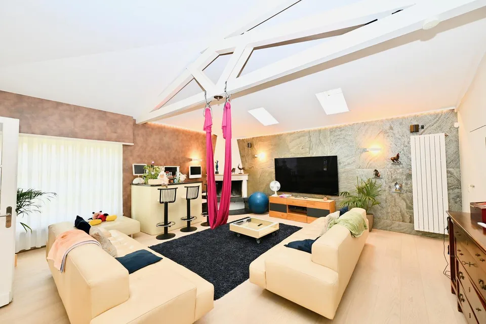 Elegante Villa con Splendida Piscina e Rigoglioso Giardino a Caslano – Foto 11 von 20