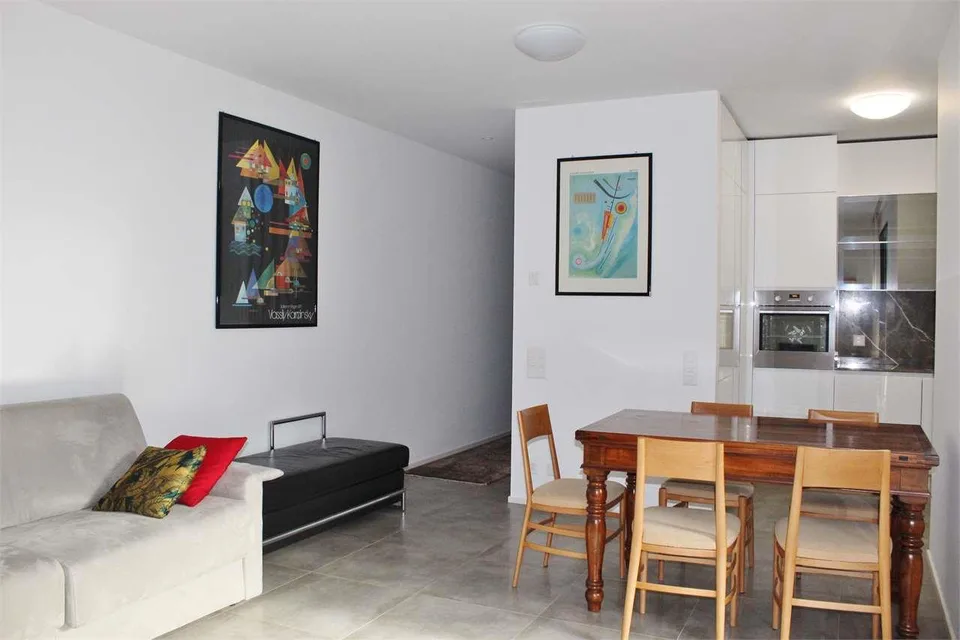 Elegantes Appartement mit privatem Garten in Lugano Pregassona