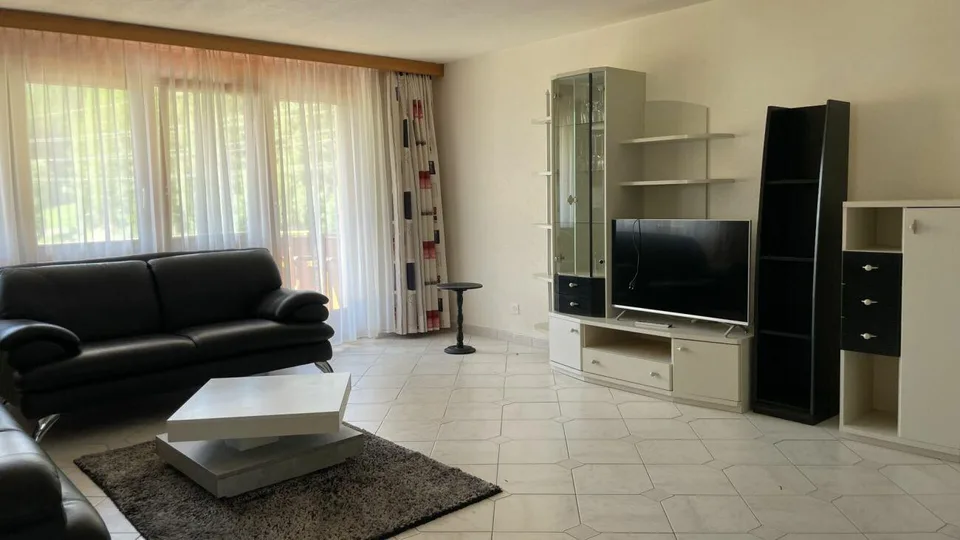Moderne 4.5 Zimmerwohnung mit unverbautem Blick. 3. Stock Süd-Ost m...