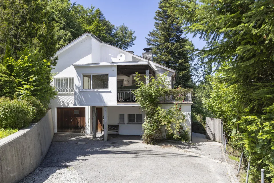 Freistehendes Einfamilienhaus mit Einliegerwohnung