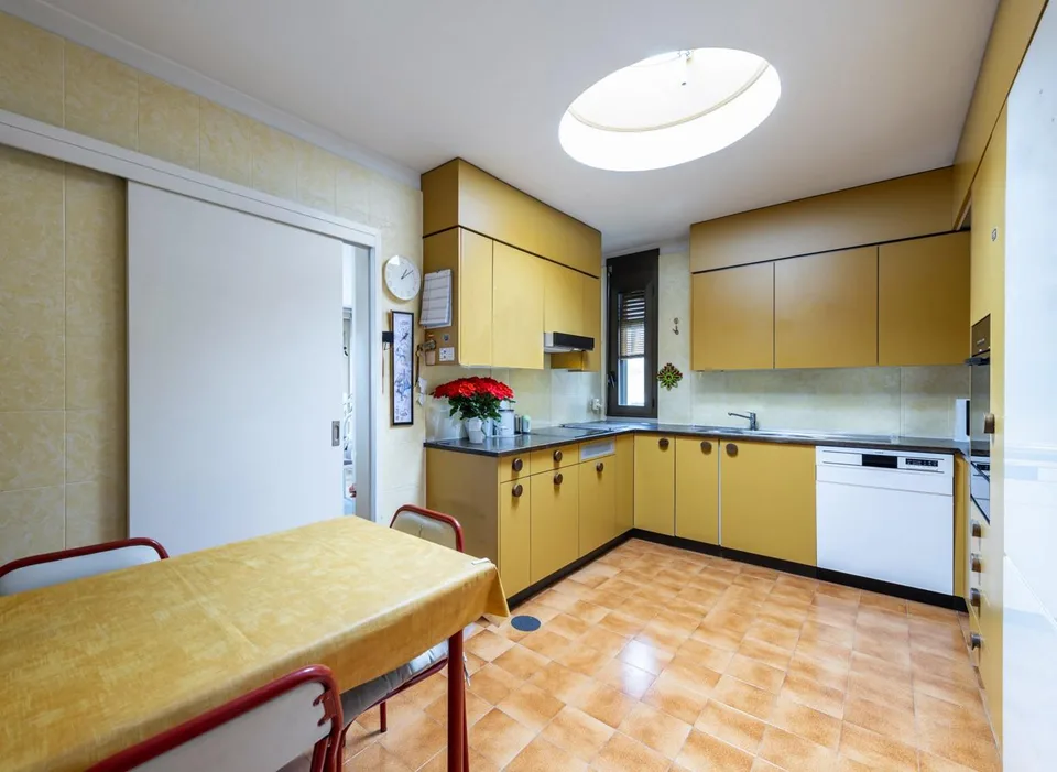 5,5-Zimmer-Penthouse mit Seeblick und 4 Parkplätzen