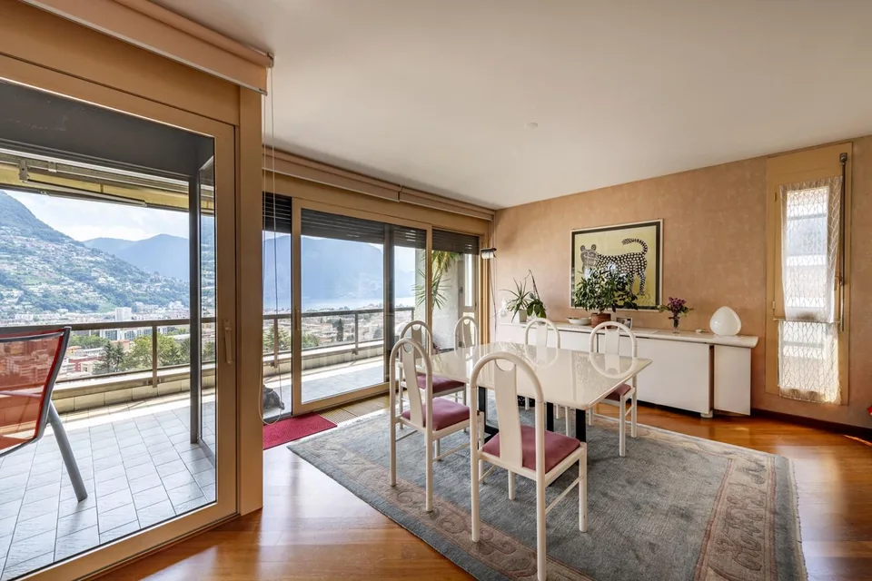 5,5-Zimmer-Penthouse mit Seeblick und 4 Parkplätzen