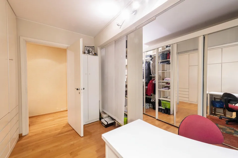 Appartement mansardé de 5,5 pièces avec vue sur le lac et 4 places de parking – photo 12 sur 13