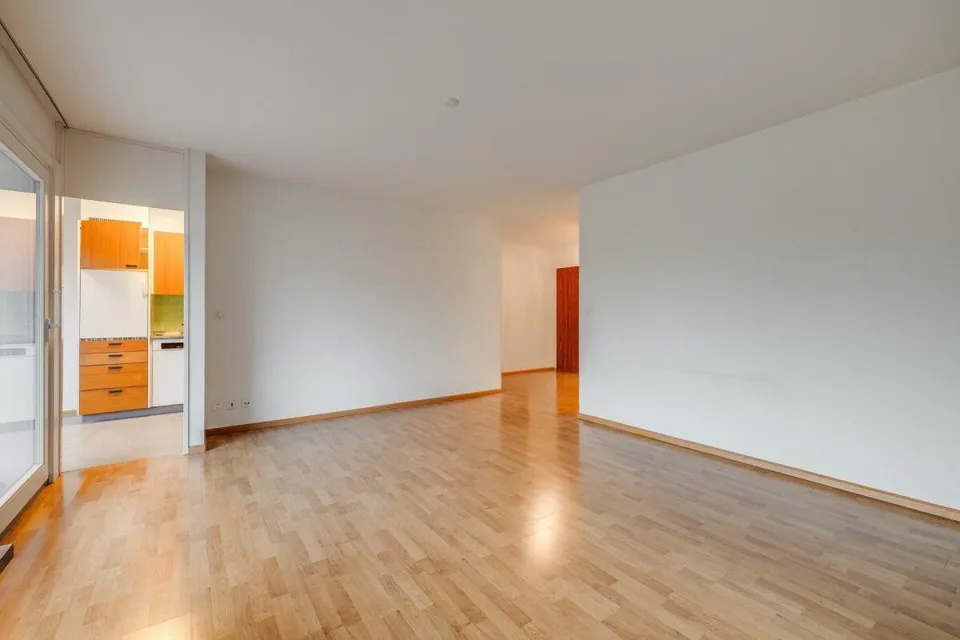 Appartement 4 pièces lumineux dans un quartier calme avec place de parking