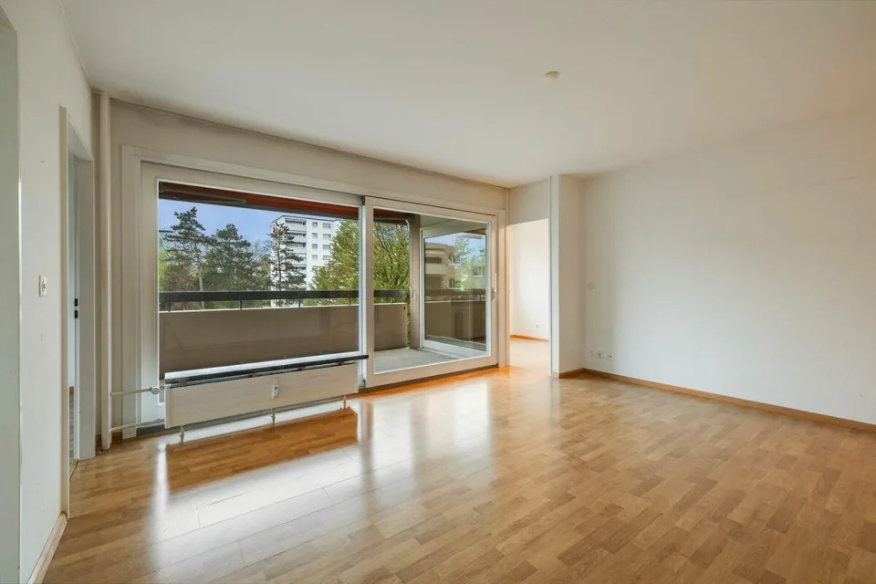 Appartement 4 pièces lumineux dans un quartier calme avec place de parking