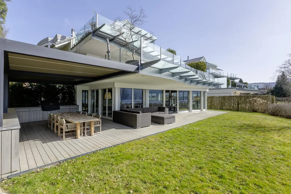 Exklusives Angebot: Maisonette-Gartenwohnung mit privatem Seezugang