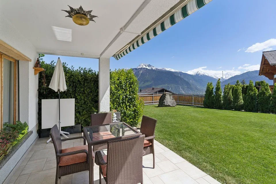 Spacieuse maison avec vue panoramique sur les Alpes