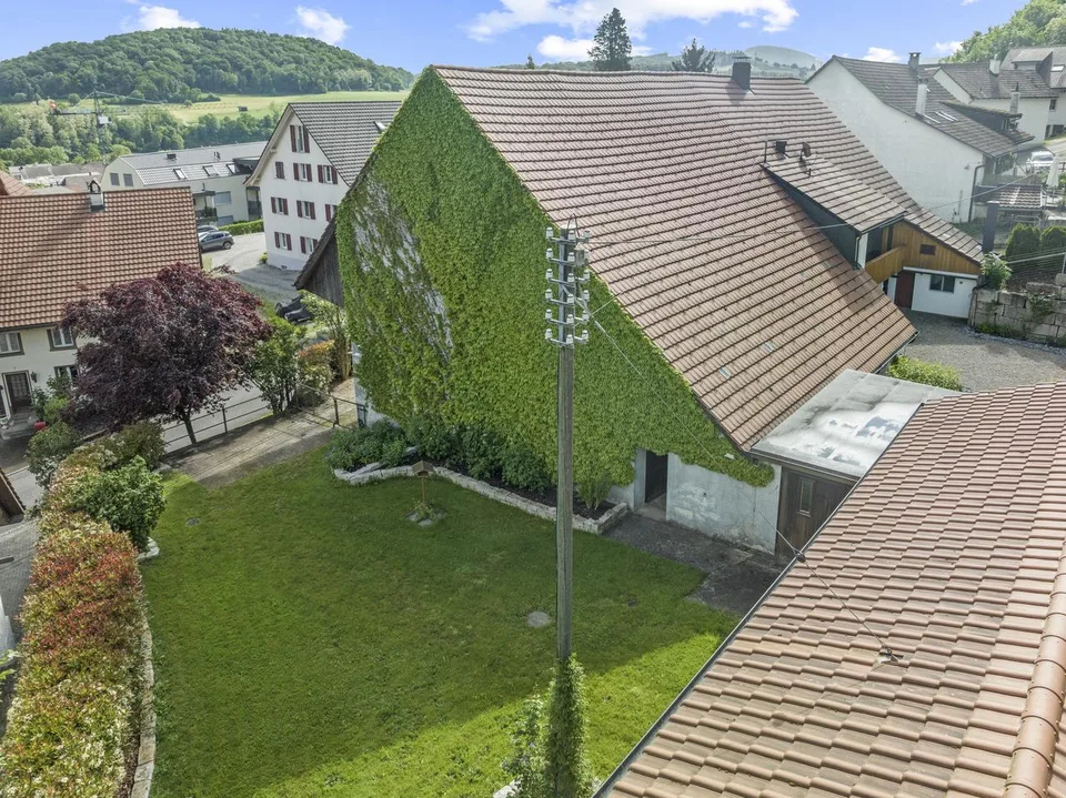 Charmantes und renoviertes Bauernhaus mit grossem Grundstück