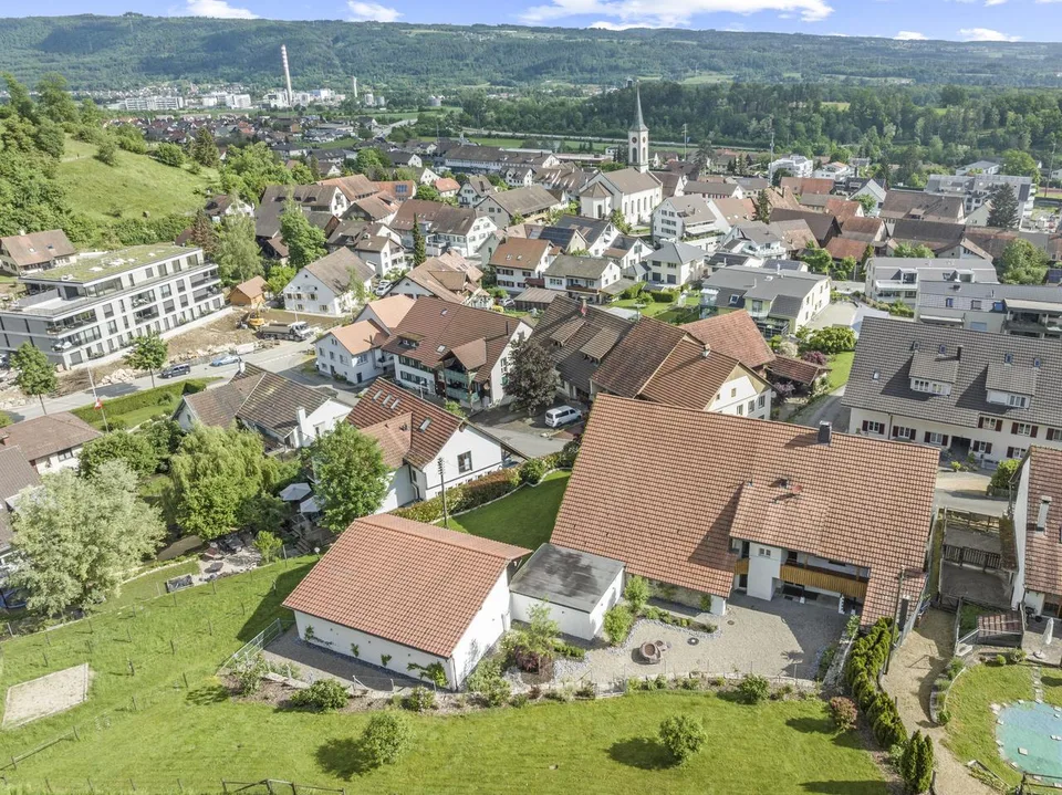 Charmantes und renoviertes Bauernhaus mit grossem Grundstück