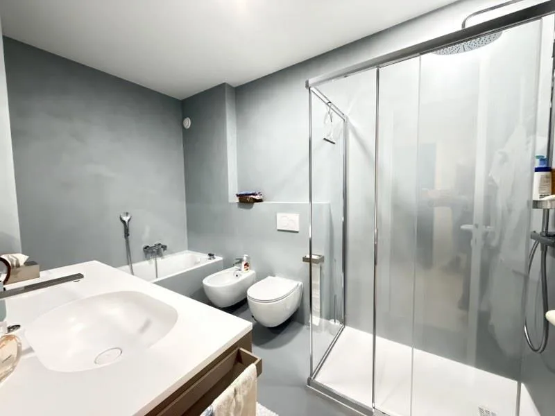 PRESTIGIOSO ATTICO DI 3.5 LOCALI A BORDO LAGO – foto 11 di 13