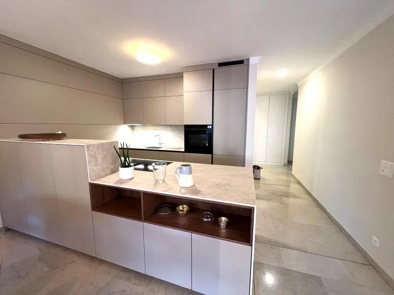 Prestigieux attico de 3,5 pièces directement au bord du lac