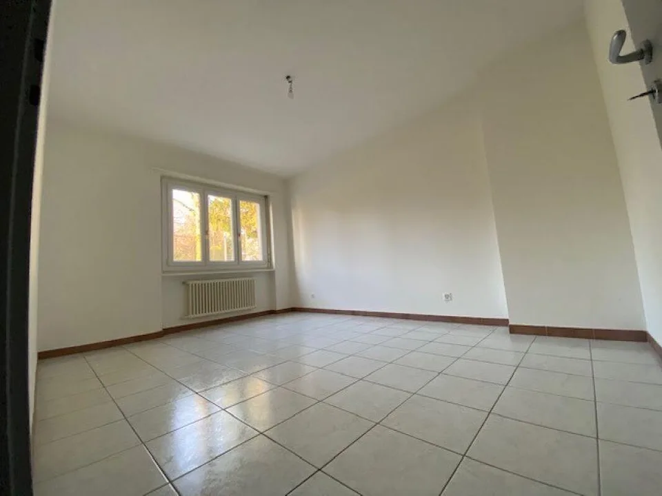 Wohnung mit 3.5 Zimmern im ersten Stock zum Verkauf