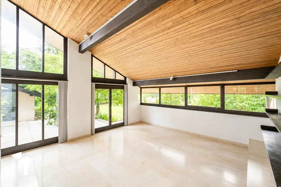 Fehr Immobilien - Idyllisch gelegene 4.5-Zimmer-Atrium-Villa