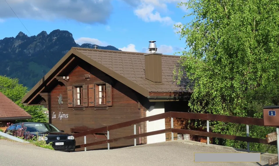 Chalet bucolico con vista panoramica sul lago di Montsalvens