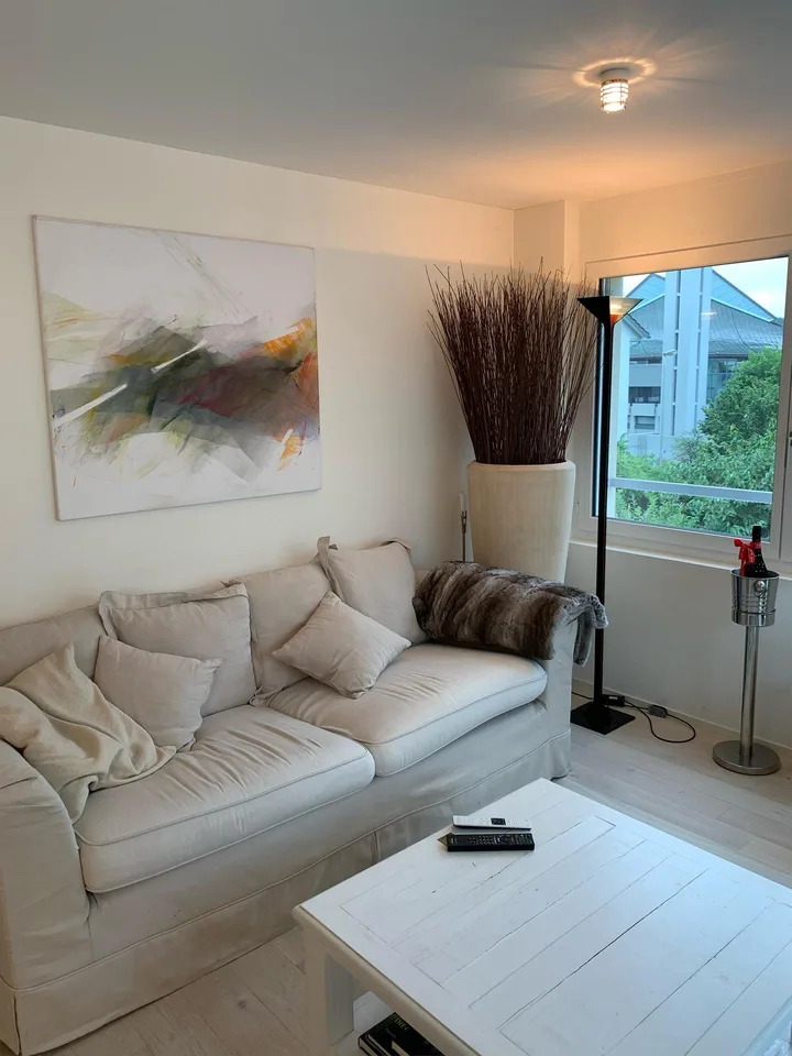 Moderne, praktische 2.5-Zimmer-Wohnung mit Bahnanschluss im Tilia