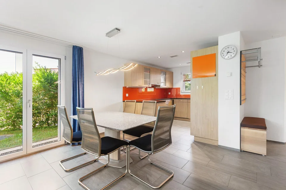 Vivere con vista panoramica: Casa angolare di 5,5 locali curata con due terrazze