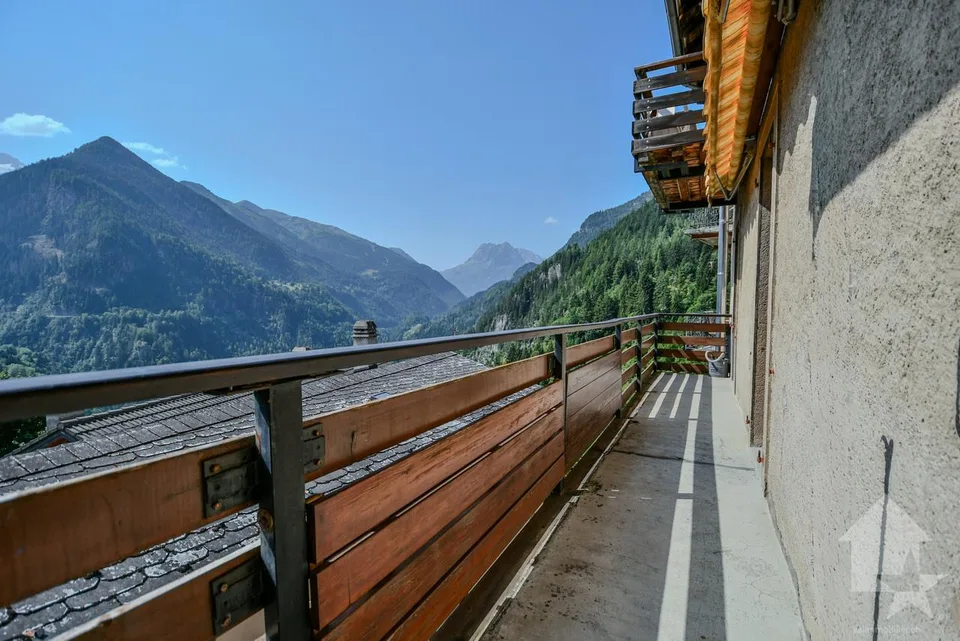 Rare sur le marché : un triplex de charme au cœur des Alpes.