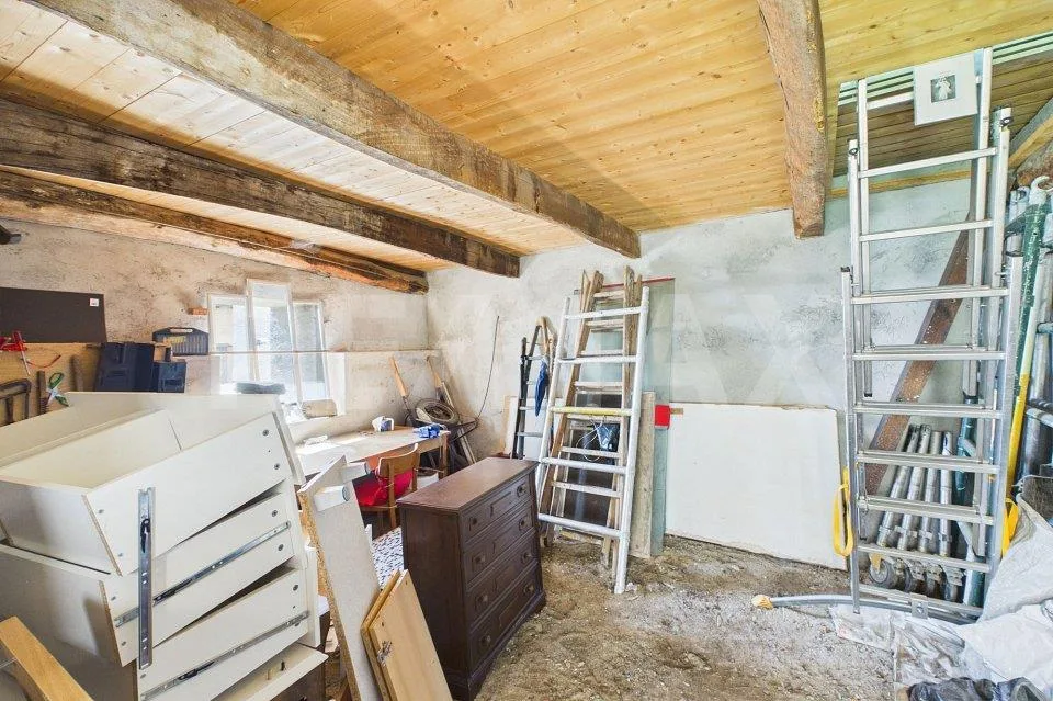 Stalla con potenziale abitativo collegabile a casa rinnovata