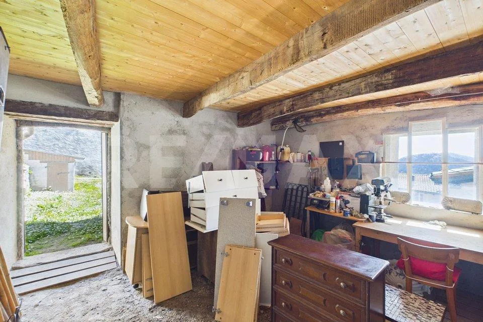 Stalla con potenziale abitativo collegabile a casa rinnovata