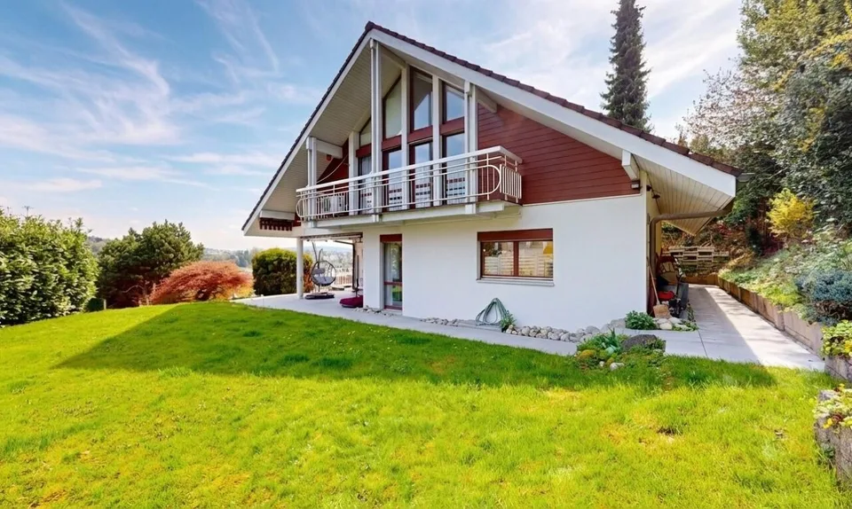 Detached house with panoramic views and garden paradise in Ebikon