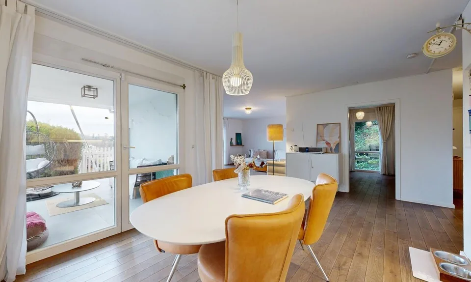 Detached house with panoramic views and garden paradise in Ebikon