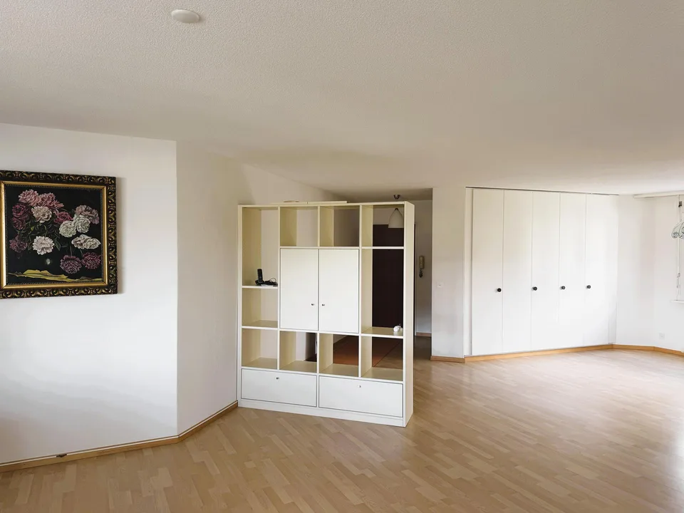 Gepflegte, grosszügige Wohnung mit Balkon und Einstellplatz