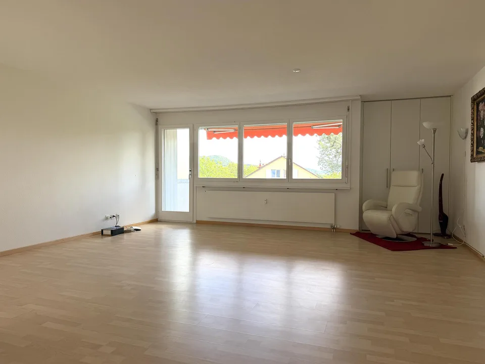 Gepflegte, grosszügige Wohnung mit Balkon und Einstellplatz