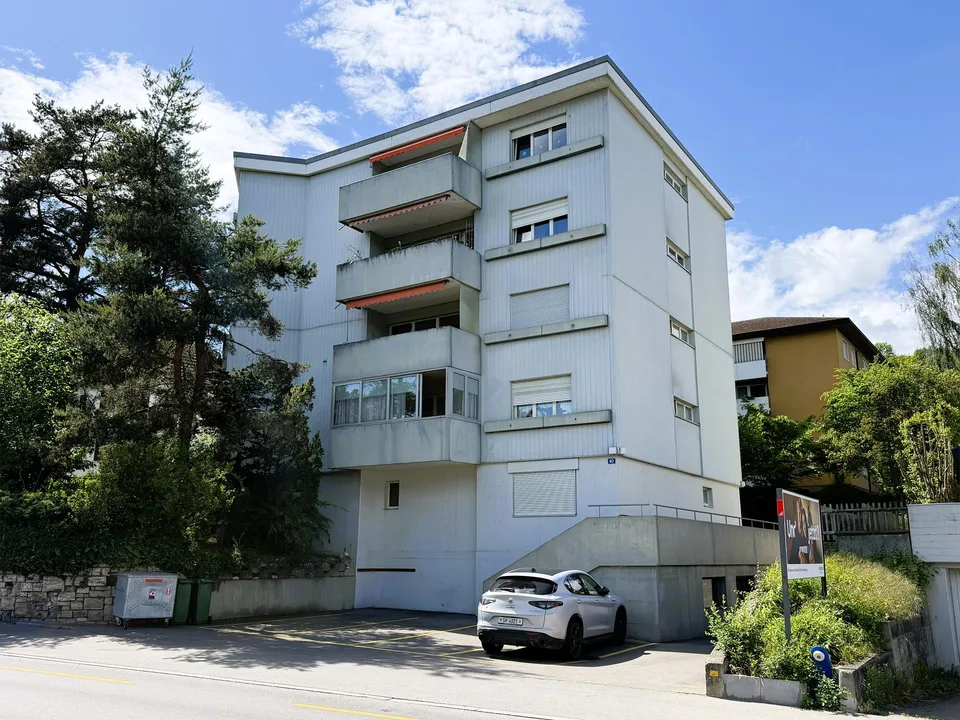 Gepflegte, grosszügige Wohnung mit Balkon und Einstellplatz