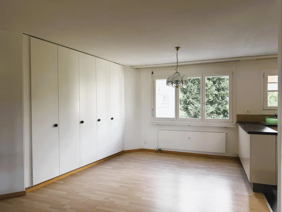 Gepflegte, grosszügige Wohnung mit Balkon und Einstellplatz