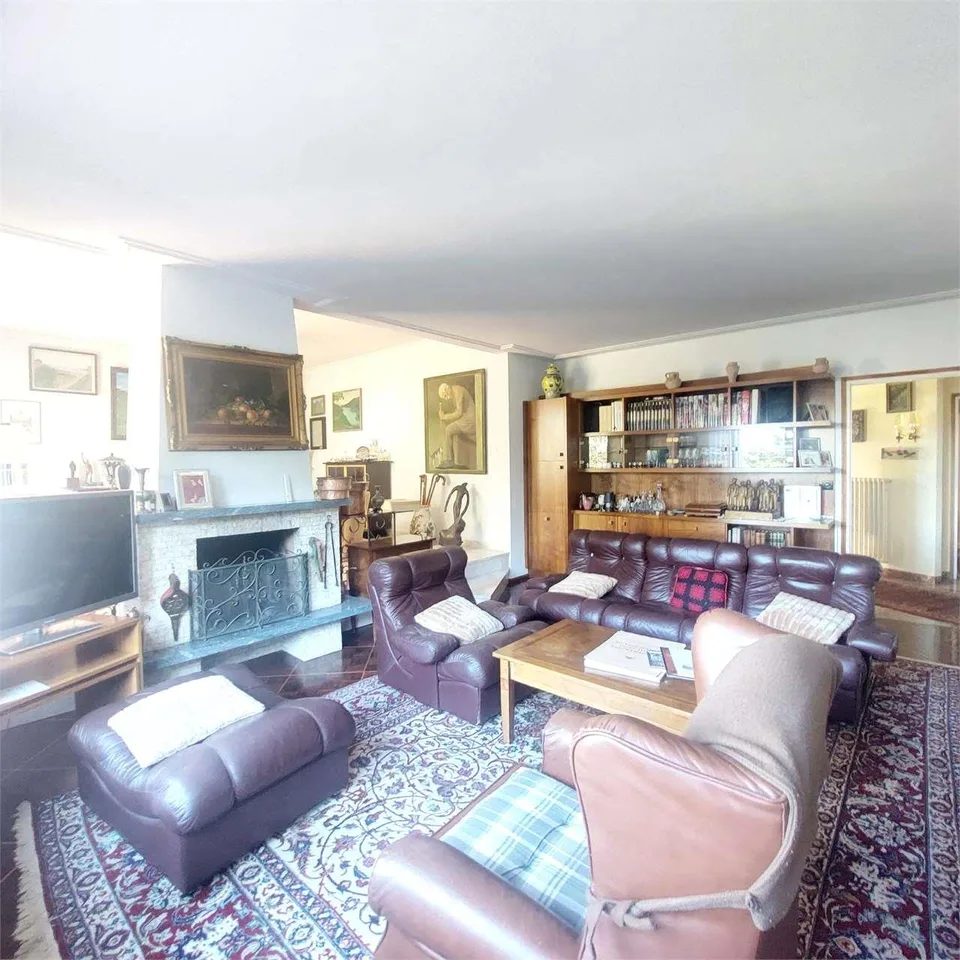Montagnola, noble Villa mit 7.5 Zimmern und Baugrundstück
