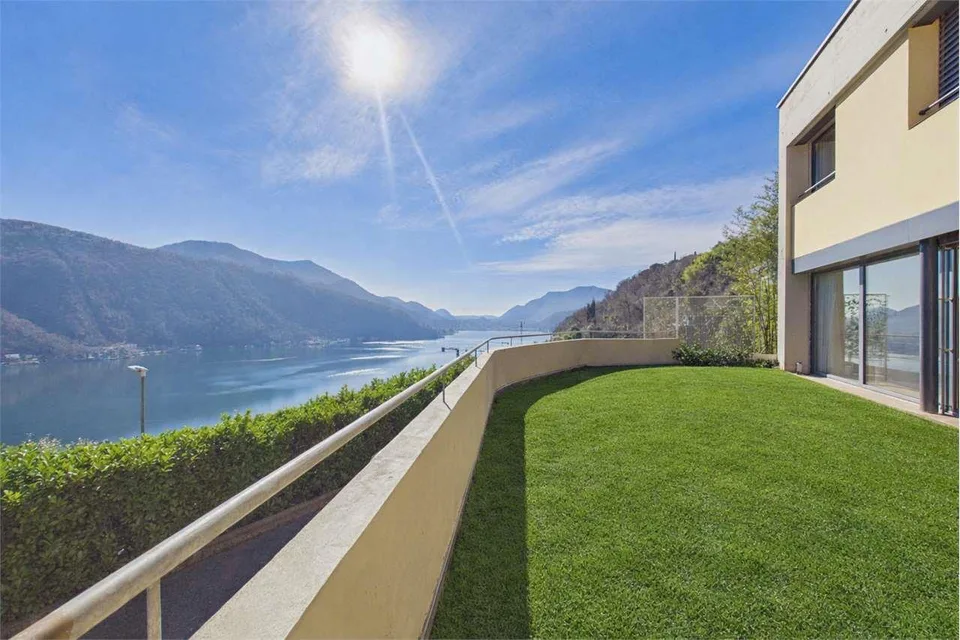 Luminosa Villa di 5.5 locali con vista lago