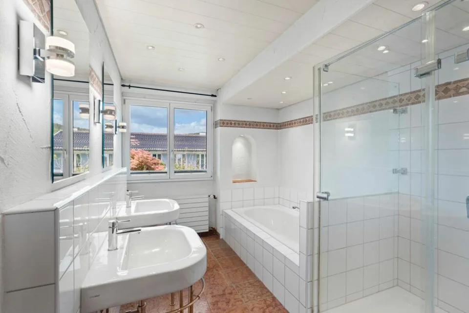 316 m2 Wohnfläche und 1'232 m2 Grundstück - aussergewöhnlich viel R... – Foto 11 von 19