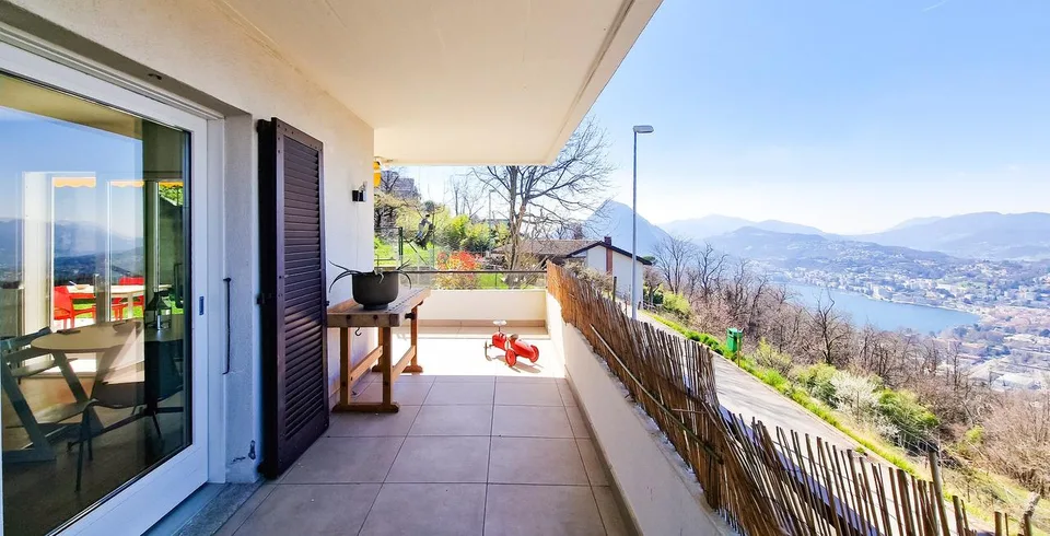 Raffinato Appartamento con Giardino e Vista sul Golfo di Lugano