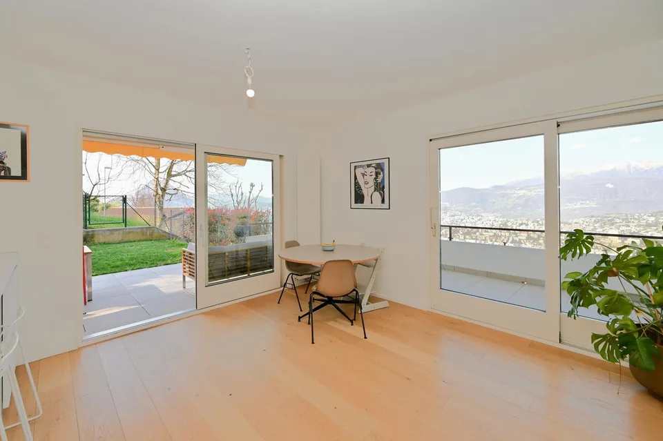 Raffinato Appartamento con Giardino e Vista sul Golfo di Lugano