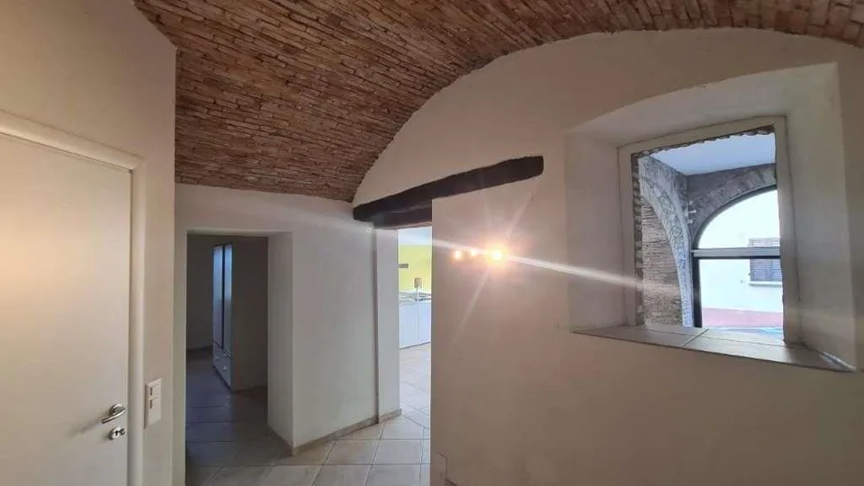 COLDRERIO: SUGGESTIVO APPARTAMENTO 3.5 LOC. NEI VIGNETI