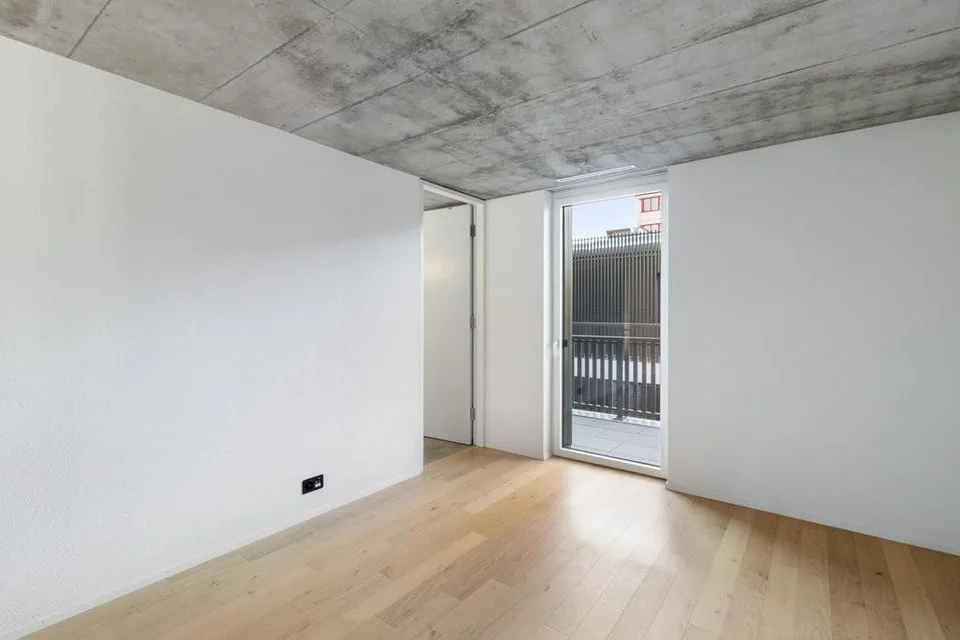 Habitation moderne de haut standing - avec balcon couvert et deux terrasses
