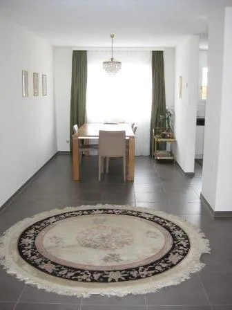 Einzigartige Gelegenheit! Prächtige Wohnung in der Nähe aller Annehmlichkeiten!