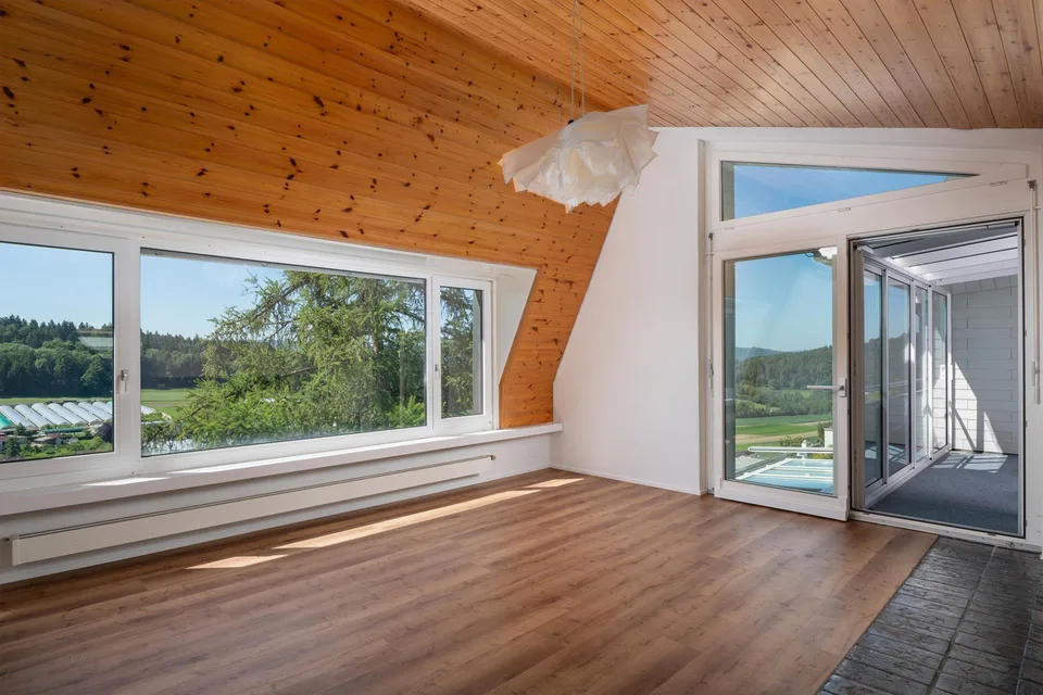 Grosszügige 3½-Zimmer-Dachwohnung mit Wintergarten!