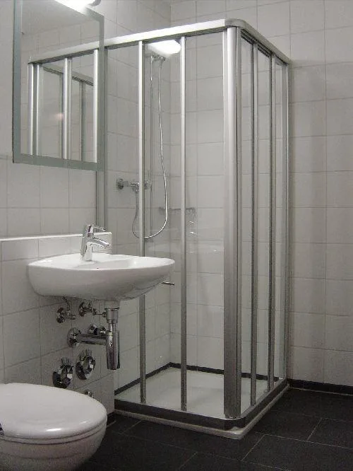 moderne helle Wohnung mit grossem Sitzplatz