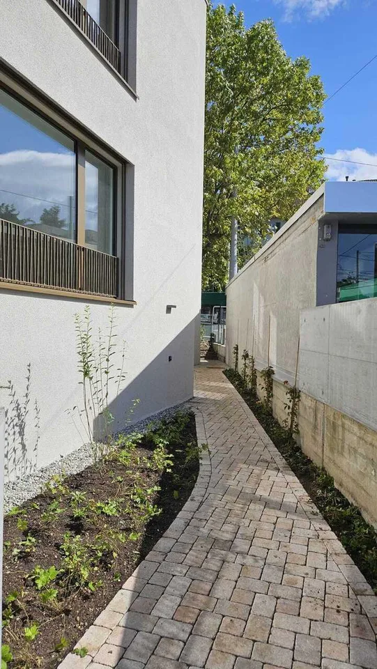 W03 - Appartement de jardin moderne 5.5 pièces, à côté de la station de tram Riehen