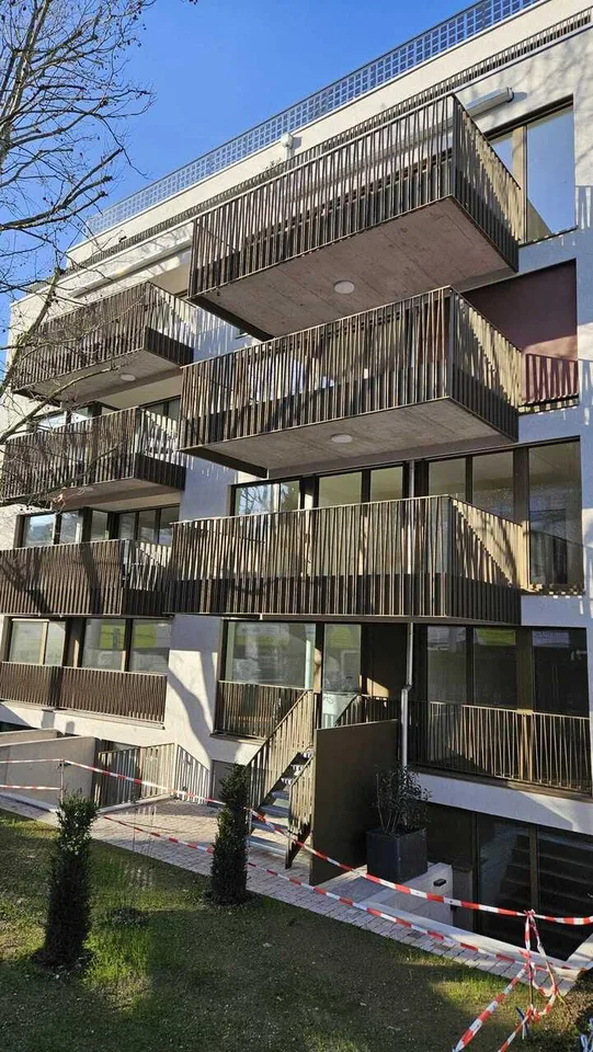 W03 - Appartement de jardin moderne 5.5 pièces, à côté de la station de tram Riehen