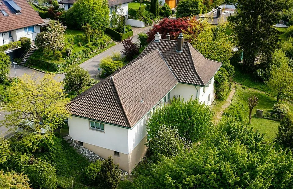 Stilvolle 7.5 Zimmer-Villa mit parkähnlicher Gartenanlage
