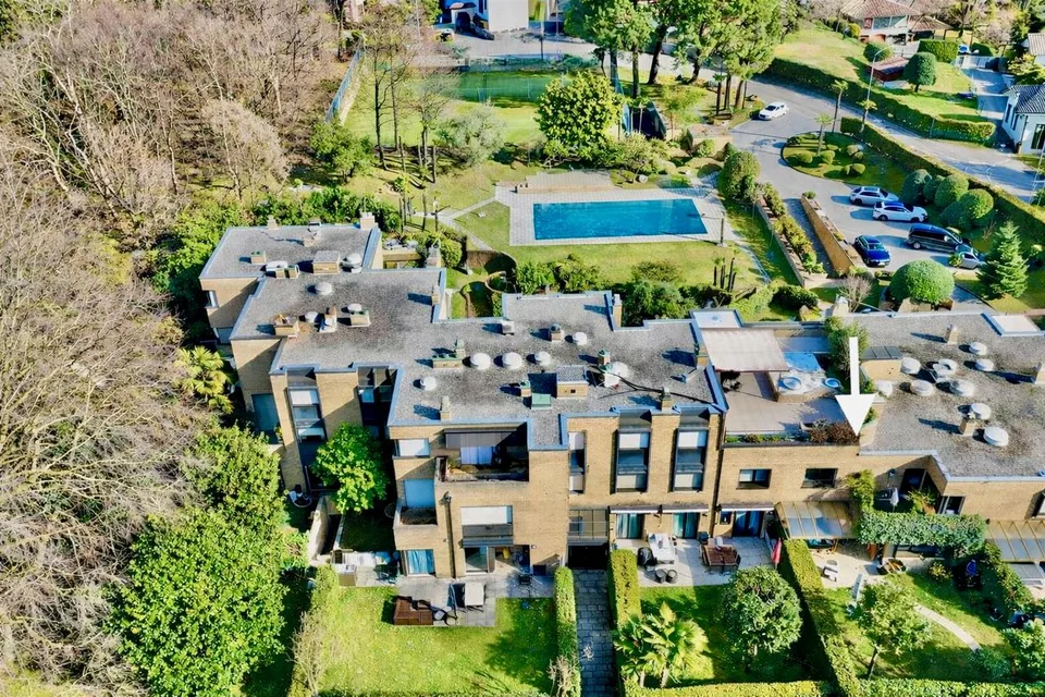 Casa a Schiera con Piscina Condominiale e Campo da Tennis a Gentilino