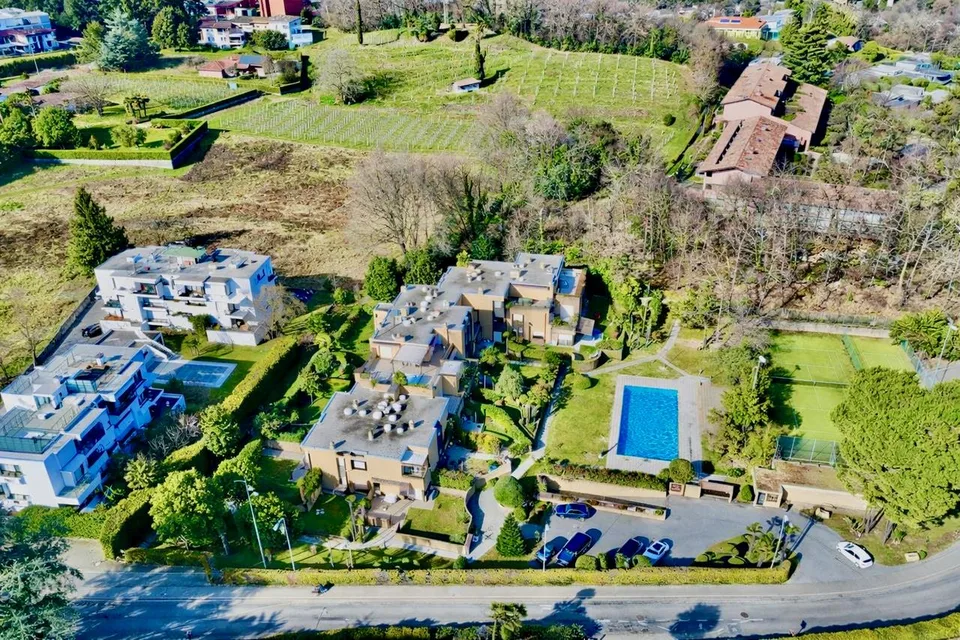 Casa a Schiera con Piscina Condominiale e Campo da Tennis a Gentilino