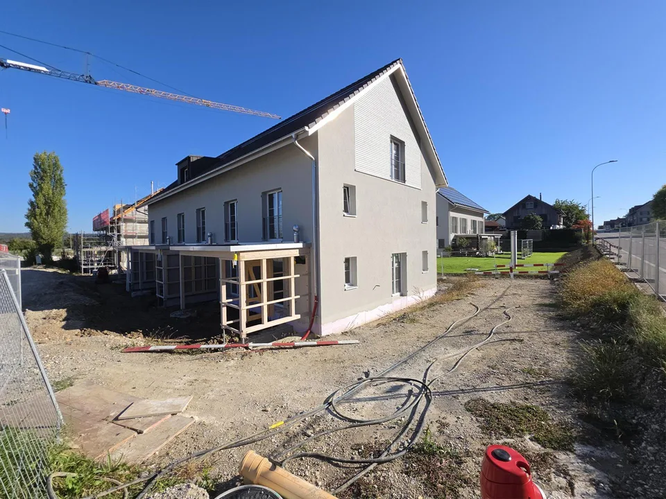 Neubau-Reiheneinfamilienhaus mit 4.5 Zimmern und herrlicher Aussicht – photo 2 of 18