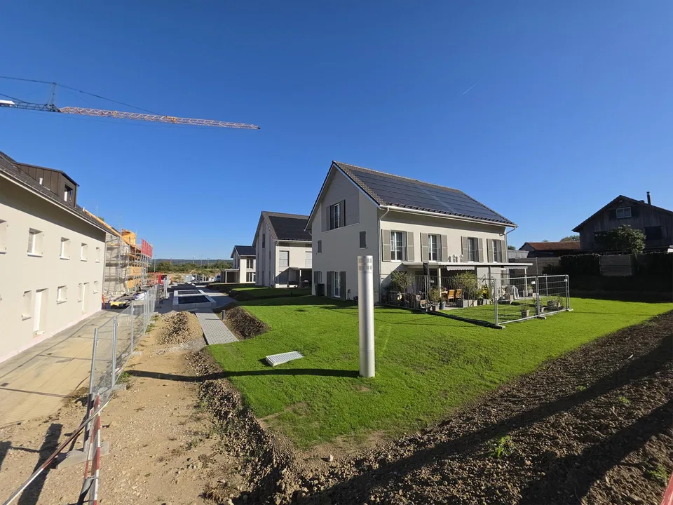 Neubau-Reiheneinfamilienhaus mit 4.5 Zimmern und herrlicher Aussicht – photo 4 of 18