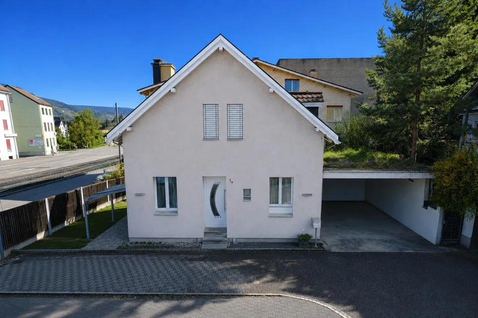 Freistehendes Einfamilienhaus an zentraler Lage in Münchenstein
