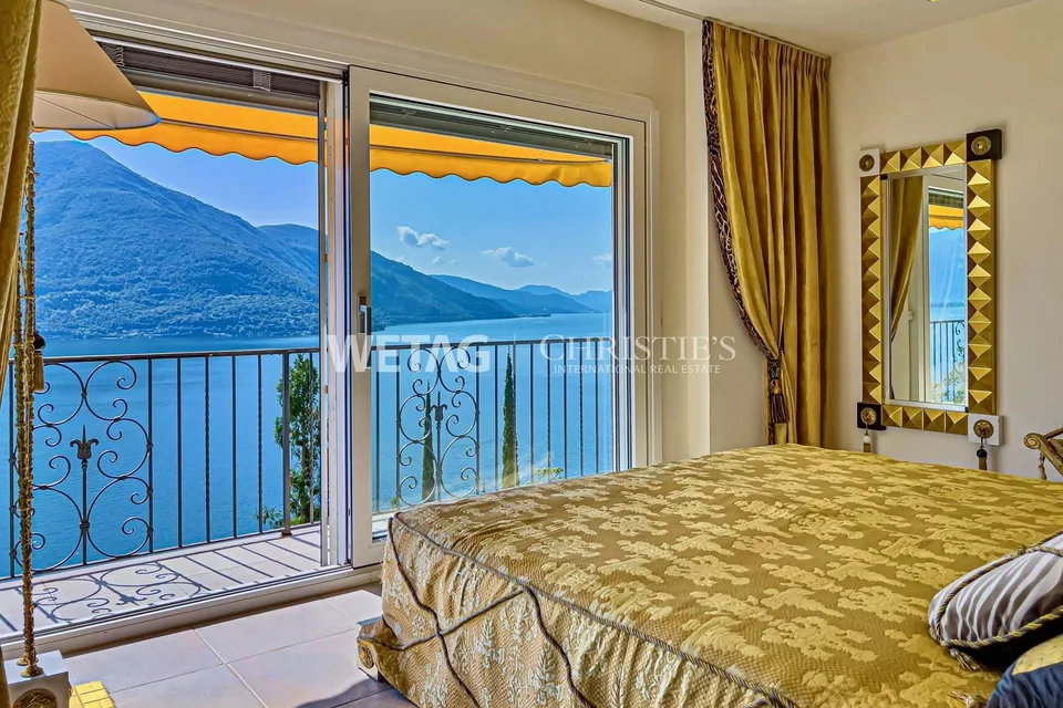 Villa with secondary residence in Mediterranean style with panoramic view of Lake Maggiore in Brissago for sale