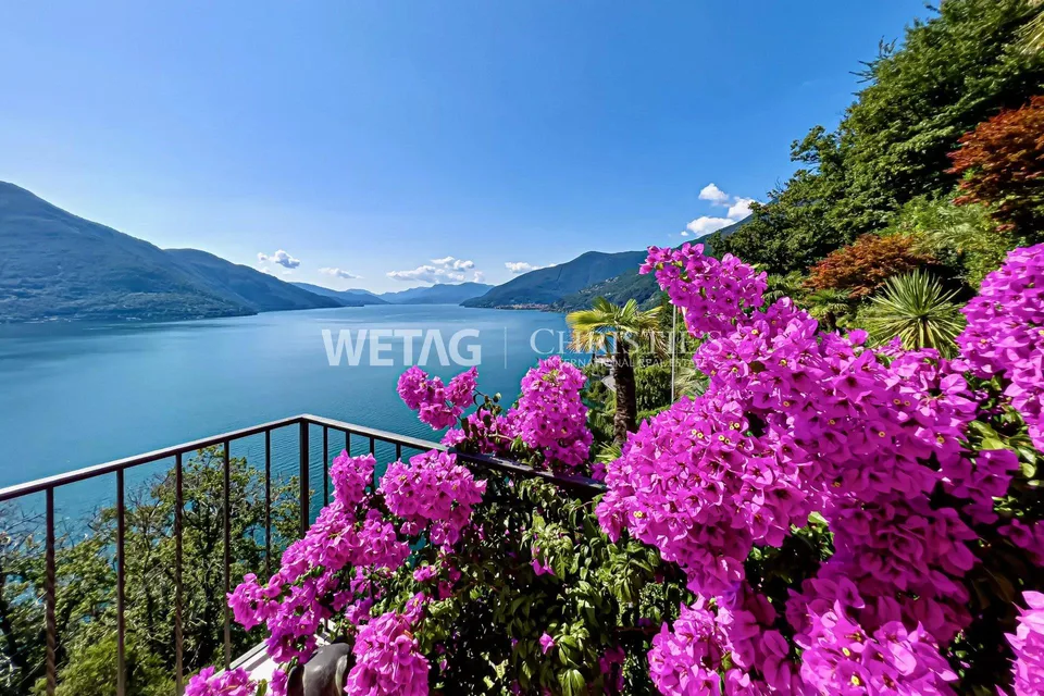 Villa with secondary residence in Mediterranean style with panoramic view of Lake Maggiore in Brissago for sale