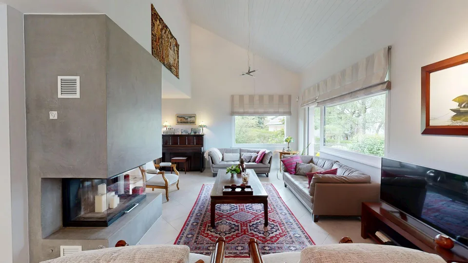 Sublime Maison de 7.5 pièces à Givrins